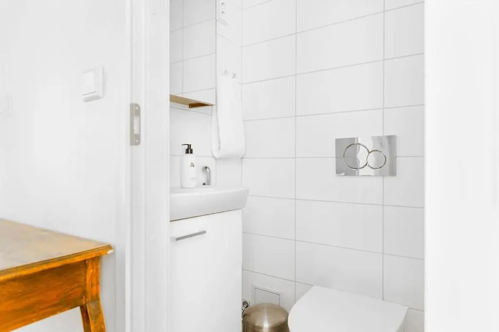 Spacious Apt On Tranquil Courtyard ヘルシンキ フィンランド